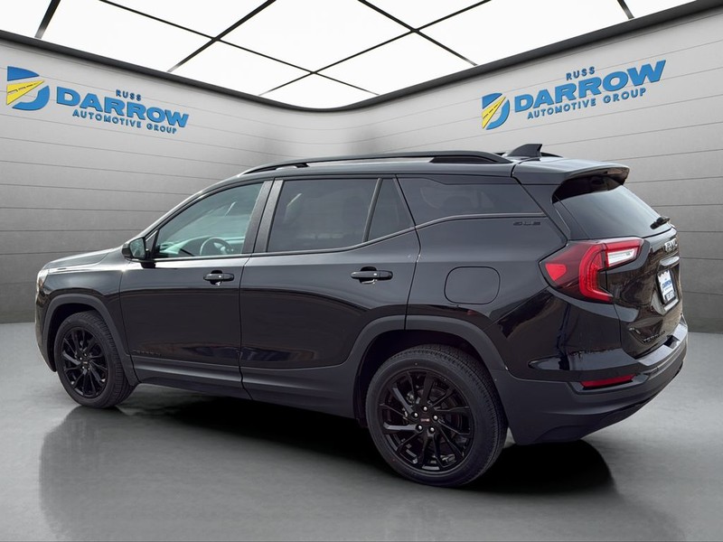 GMC Terrain Vehicle Full-screen Gallery Image 3