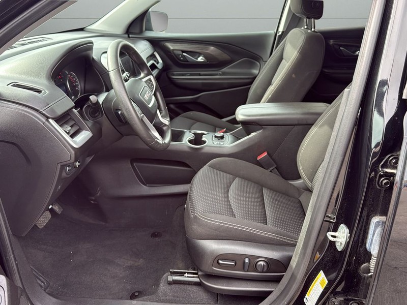 GMC Terrain Vehicle Full-screen Gallery Image 10