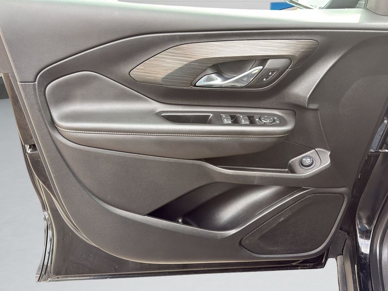 GMC Terrain Vehicle Full-screen Gallery Image 11