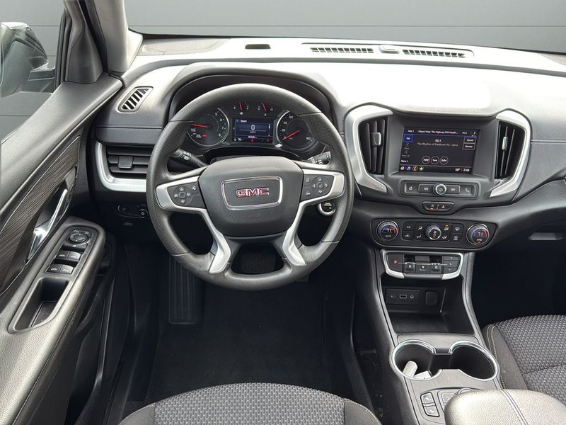 GMC Terrain Vehicle Full-screen Gallery Image 12