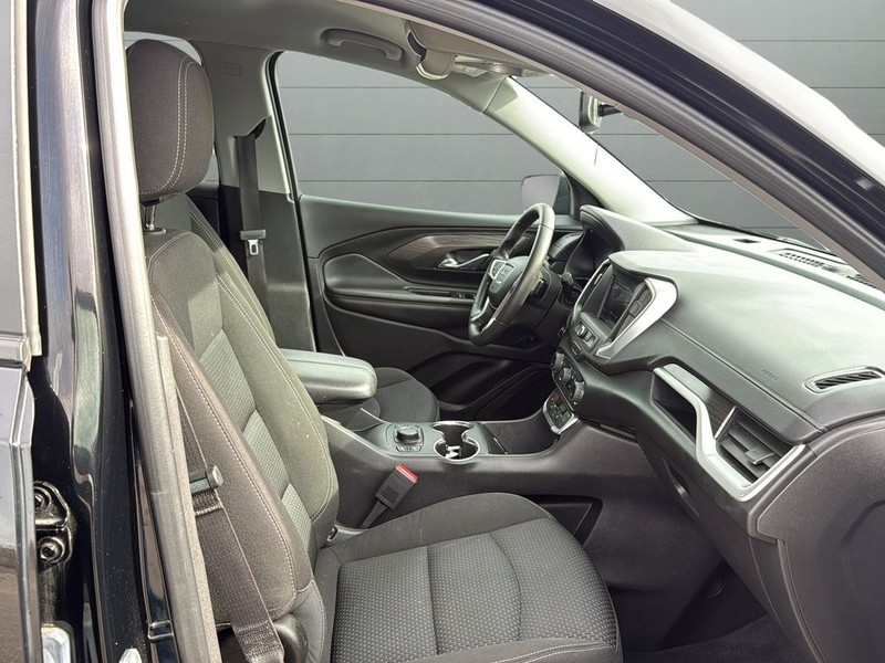 GMC Terrain Vehicle Full-screen Gallery Image 15