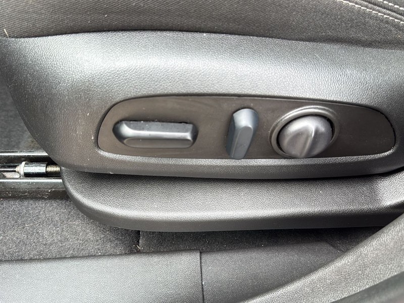 GMC Terrain Vehicle Full-screen Gallery Image 24