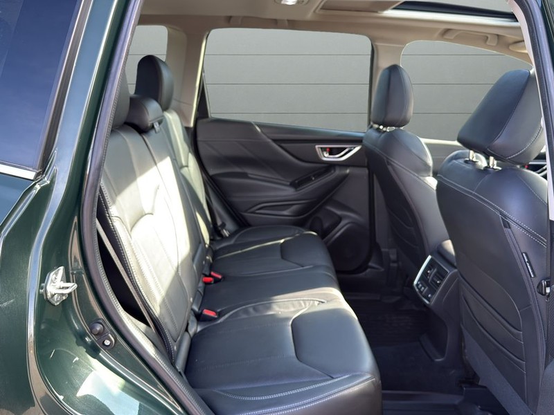Subaru Forester Vehicle Full-screen Gallery Image 14
