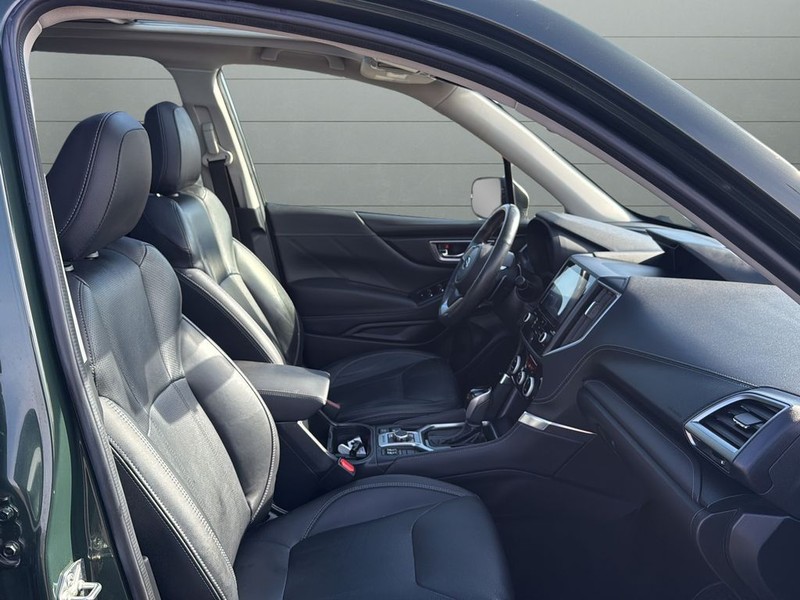 Subaru Forester Vehicle Full-screen Gallery Image 15