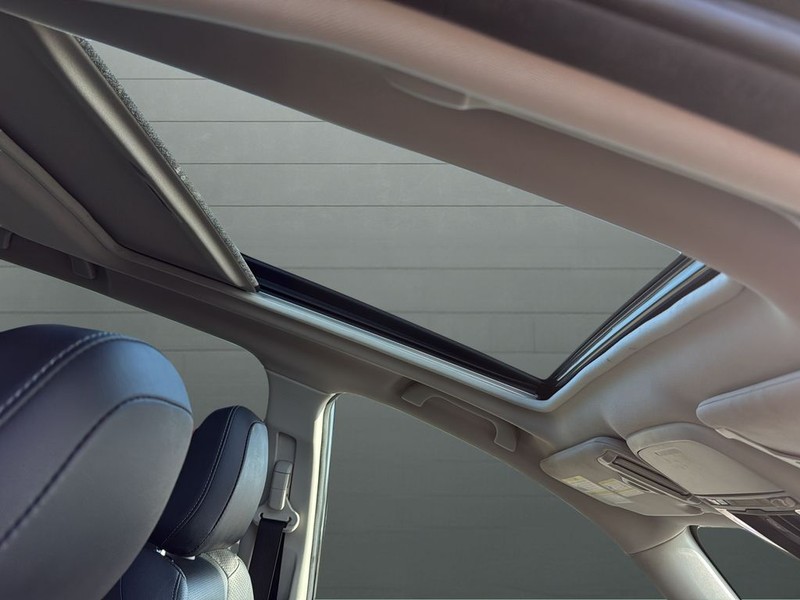 Subaru Forester Vehicle Full-screen Gallery Image 16