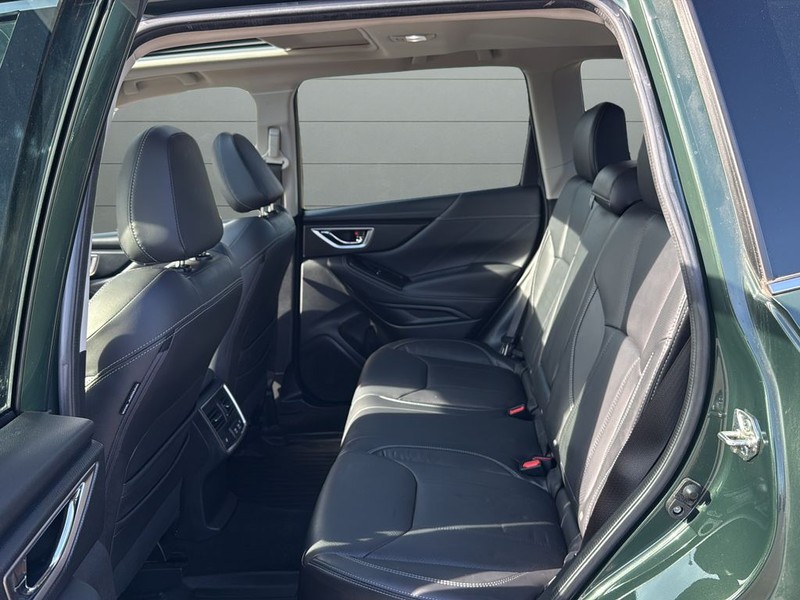 Subaru Forester Vehicle Full-screen Gallery Image 17