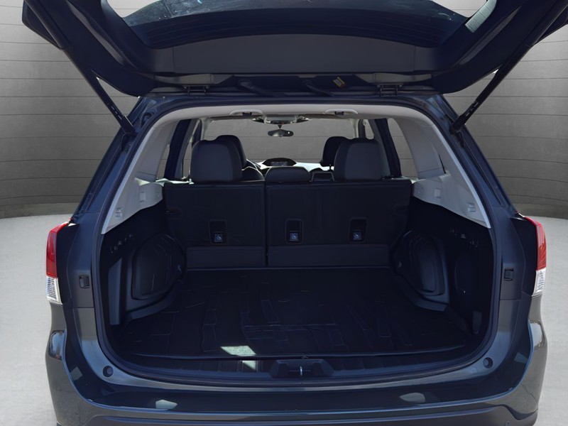 Subaru Forester Vehicle Full-screen Gallery Image 26