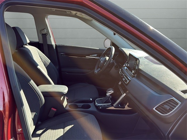 Kia Seltos Vehicle Full-screen Gallery Image 14