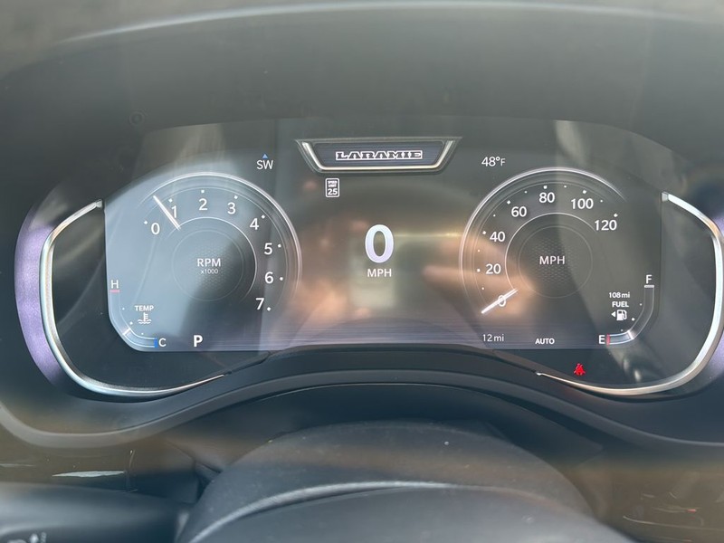 Ram 1500 Vehicle Full-screen Gallery Image 13