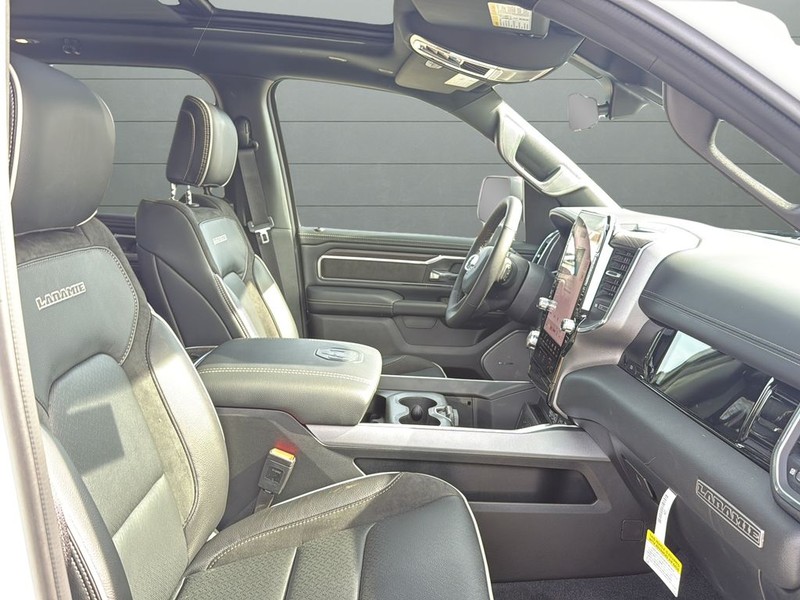 Ram 1500 Vehicle Full-screen Gallery Image 15