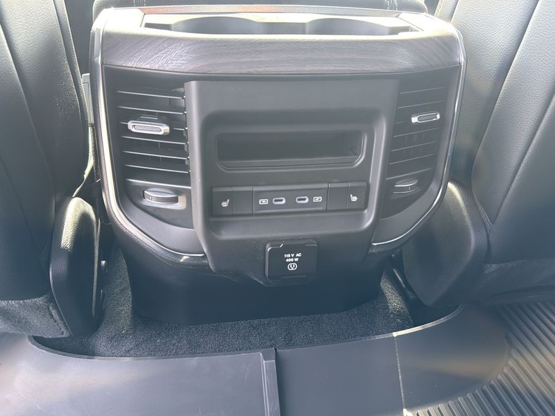 Ram 1500 Vehicle Full-screen Gallery Image 18