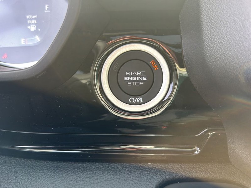 Ram 1500 Vehicle Full-screen Gallery Image 21