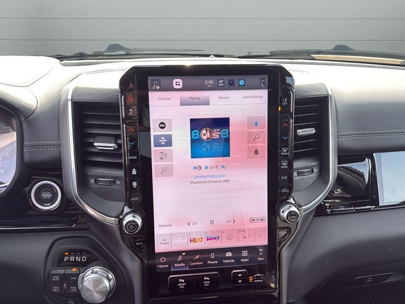 Ram 1500 Vehicle Full-screen Gallery Image 22