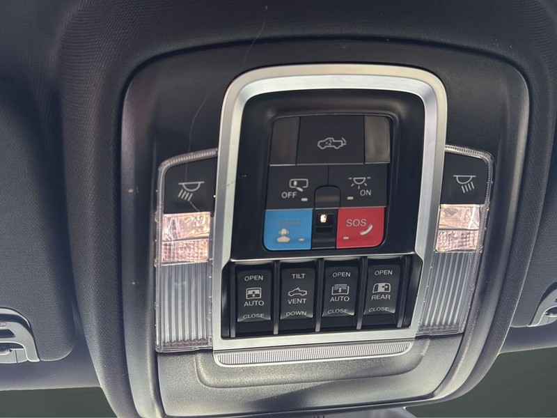 Ram 1500 Vehicle Full-screen Gallery Image 24