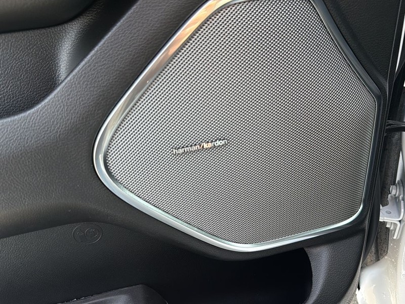 Ram 1500 Vehicle Full-screen Gallery Image 26