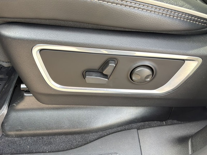 Ram 1500 Vehicle Full-screen Gallery Image 27