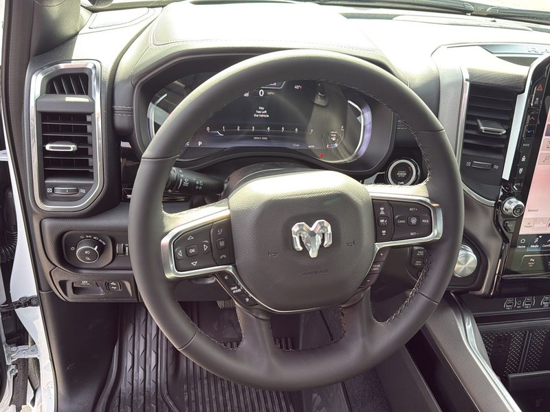 Ram 1500 Vehicle Full-screen Gallery Image 28