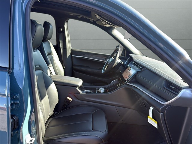 Jeep Grand Cherokee Vehicle Full-screen Gallery Image 15