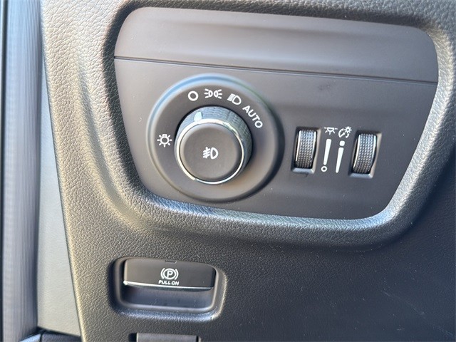 Jeep Grand Cherokee Vehicle Full-screen Gallery Image 19