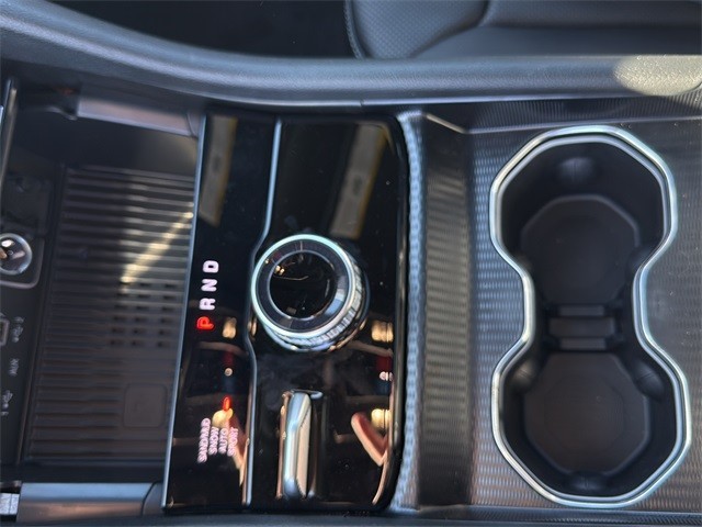 Jeep Grand Cherokee Vehicle Full-screen Gallery Image 22