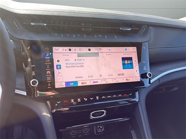 Jeep Grand Cherokee Vehicle Full-screen Gallery Image 23