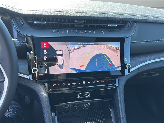 Jeep Grand Cherokee Vehicle Full-screen Gallery Image 24