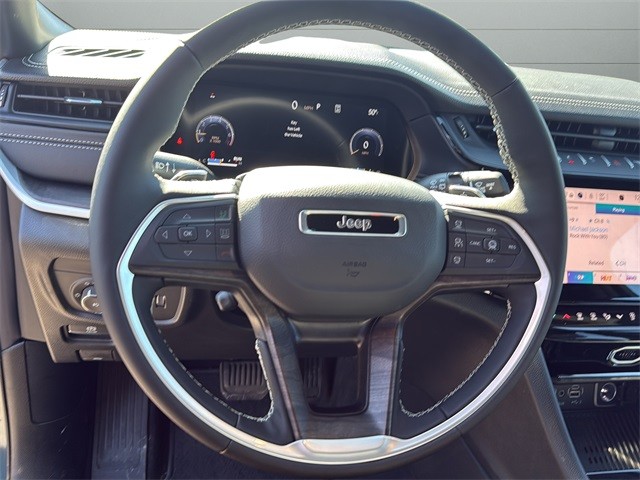 Jeep Grand Cherokee Vehicle Full-screen Gallery Image 28