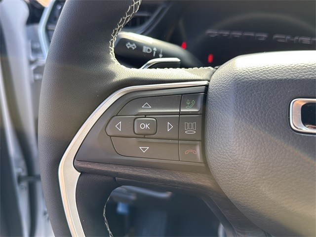 Jeep Grand Cherokee Vehicle Full-screen Gallery Image 9