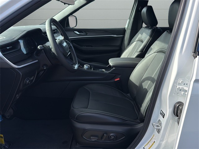 Jeep Grand Cherokee Vehicle Full-screen Gallery Image 10