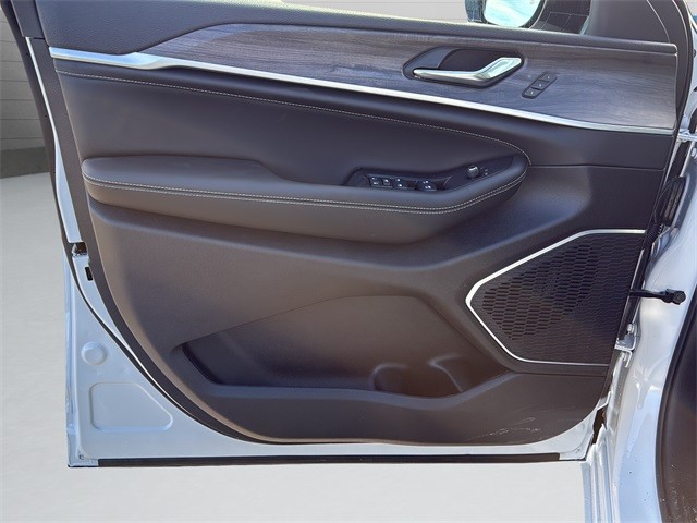 Jeep Grand Cherokee Vehicle Full-screen Gallery Image 11