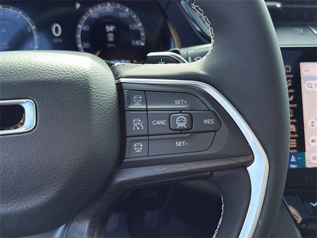 Jeep Grand Cherokee Vehicle Full-screen Gallery Image 20