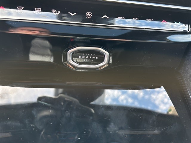 Jeep Grand Cherokee Vehicle Full-screen Gallery Image 21