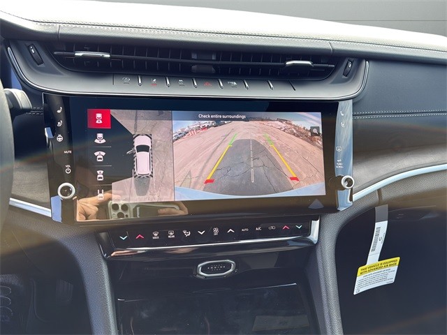 Jeep Grand Cherokee Vehicle Full-screen Gallery Image 24