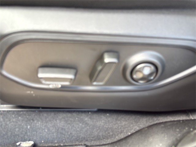 Jeep Grand Cherokee Vehicle Full-screen Gallery Image 27