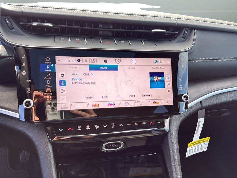 Jeep Grand Cherokee Vehicle Full-screen Gallery Image 23