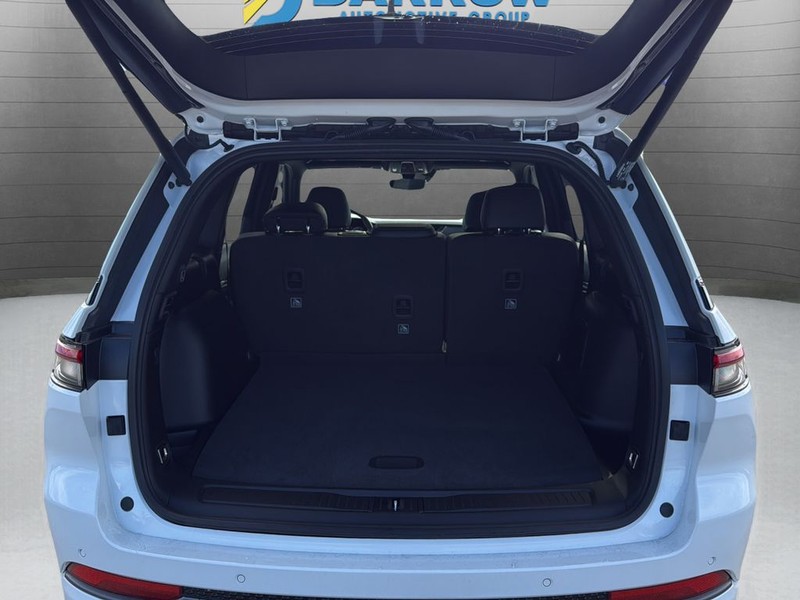 Jeep Grand Cherokee Vehicle Full-screen Gallery Image 26