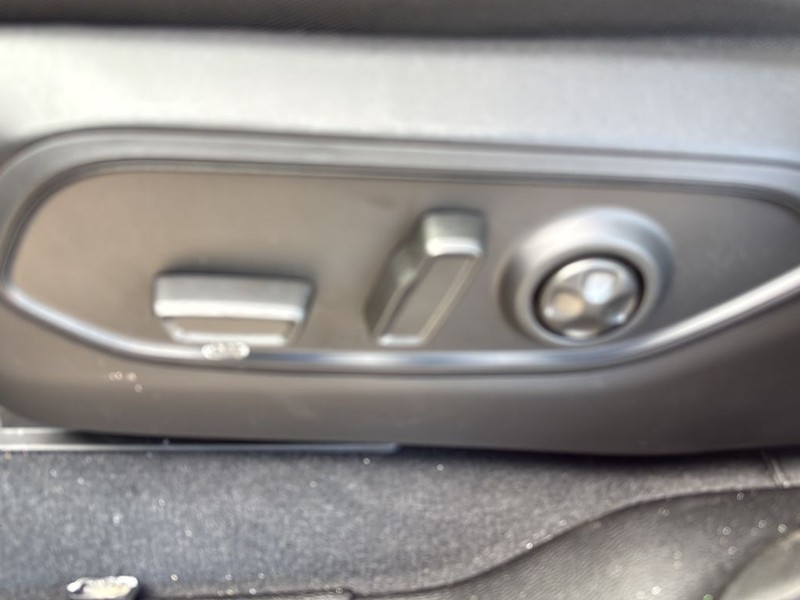 Jeep Grand Cherokee Vehicle Full-screen Gallery Image 27