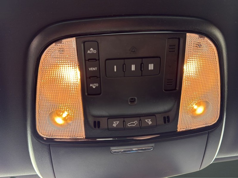 Dodge Durango Vehicle Full-screen Gallery Image 25