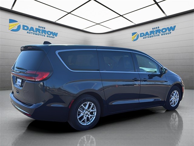 Chrysler Pacifica Vehicle Full-screen Gallery Image 5