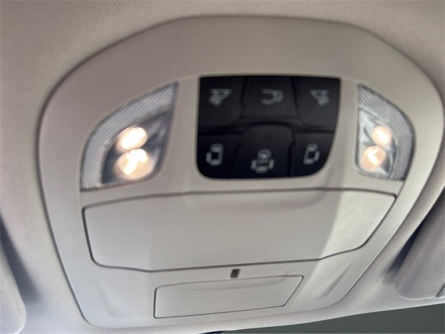Chrysler Pacifica Vehicle Full-screen Gallery Image 22