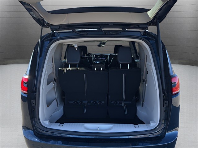 Chrysler Pacifica Vehicle Full-screen Gallery Image 23