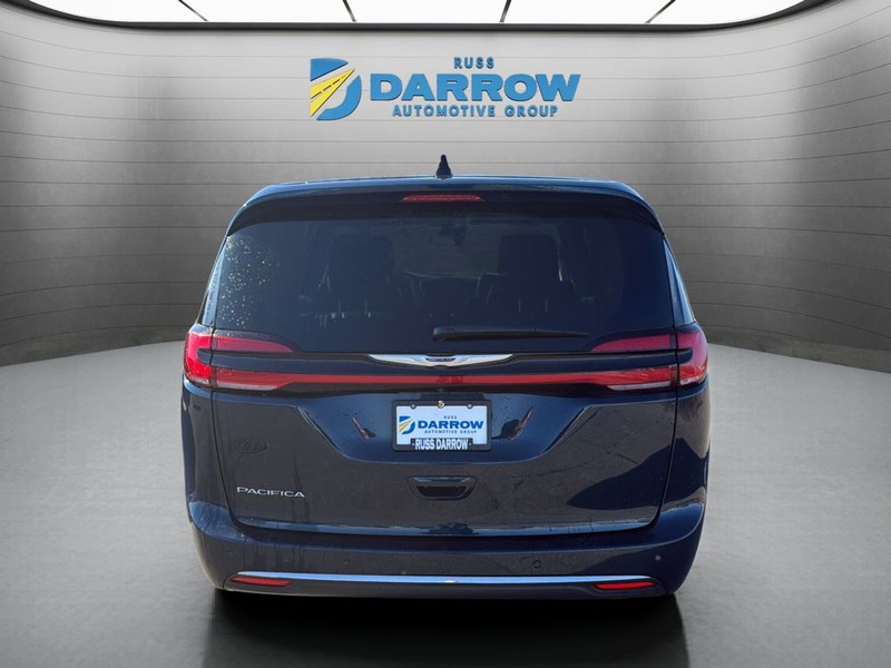 Chrysler Pacifica Vehicle Full-screen Gallery Image 4
