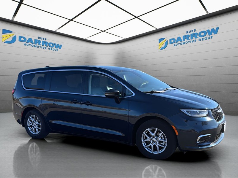 Chrysler Pacifica Vehicle Full-screen Gallery Image 7