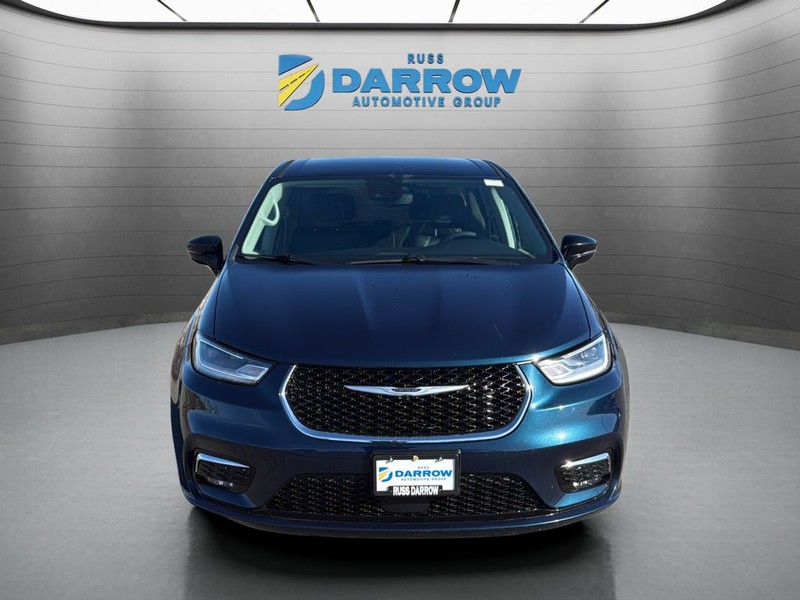 Chrysler Pacifica Vehicle Full-screen Gallery Image 8