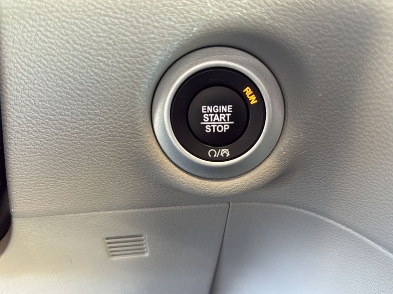 Chrysler Pacifica Vehicle Full-screen Gallery Image 19