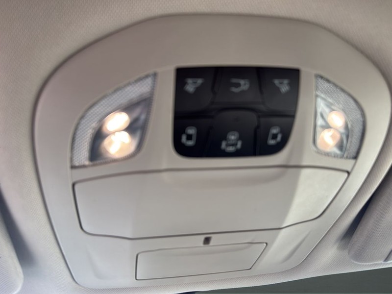 Chrysler Pacifica Vehicle Full-screen Gallery Image 22