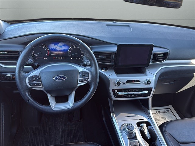 Ford Explorer Vehicle Full-screen Gallery Image 12
