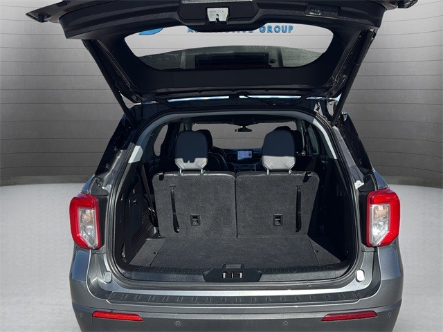 Ford Explorer Vehicle Full-screen Gallery Image 24