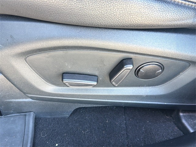 Ford Explorer Vehicle Full-screen Gallery Image 25