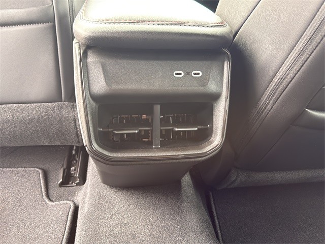 Dodge Charger Vehicle Full-screen Gallery Image 15